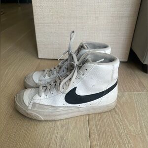 Nike Kids' Blazer Mid 77 / size 6 Youth